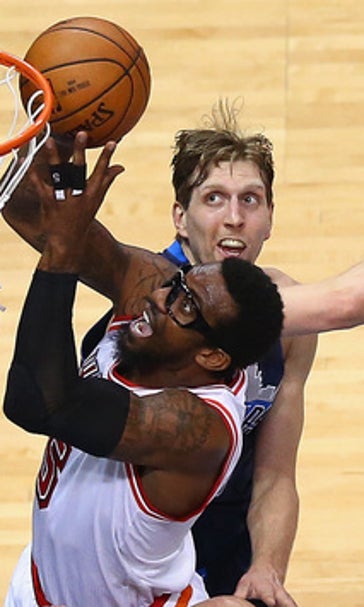 Wade's bounce-back, Bosh's 20 lead Heat over Mavericks 93-90
